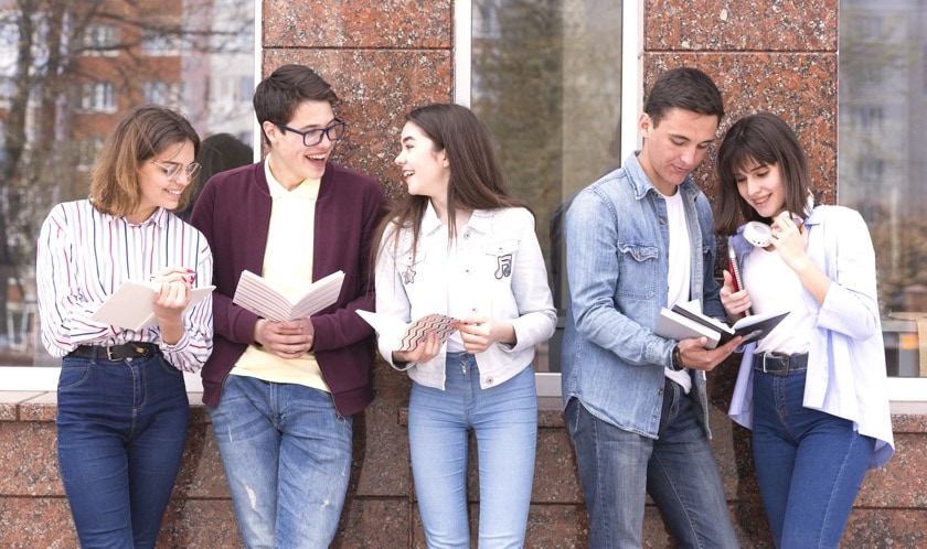 Americans will swap cellphones for books this summer, study reveals