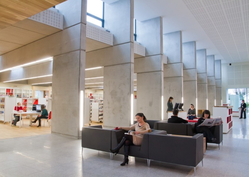 Ballyroan #Library in Dublin offers extensive seating and a large study area with many public access computers