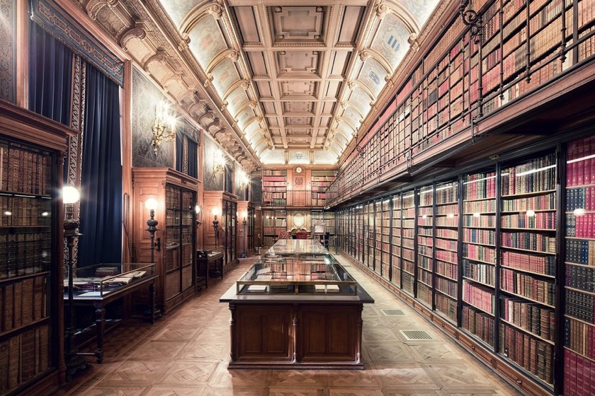 The library and archives of Château de Chantilly